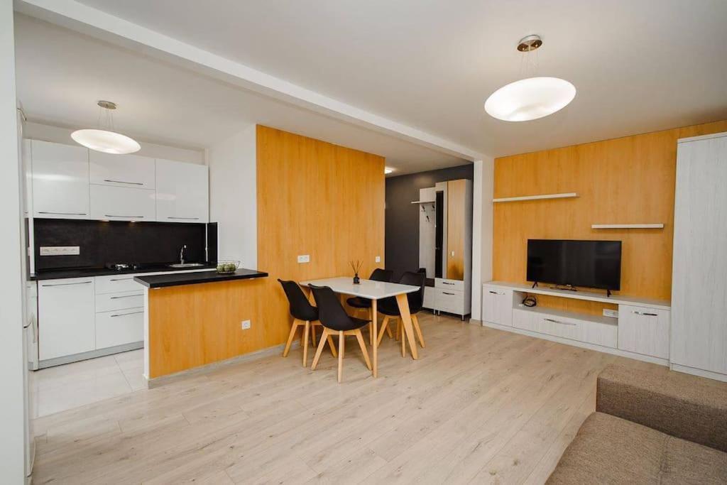 Very Stylish Apartament In Middle Of City. Κισινάου Εξωτερικό φωτογραφία